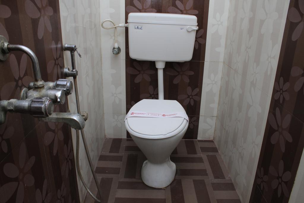 R B Residency Hotel Madras Buitenkant foto