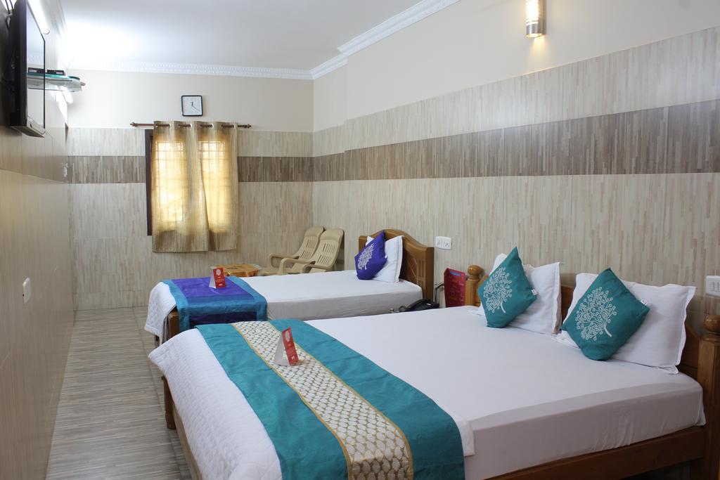 R B Residency Hotel Madras Buitenkant foto