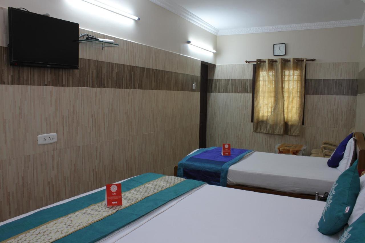 R B Residency Hotel Madras Buitenkant foto
